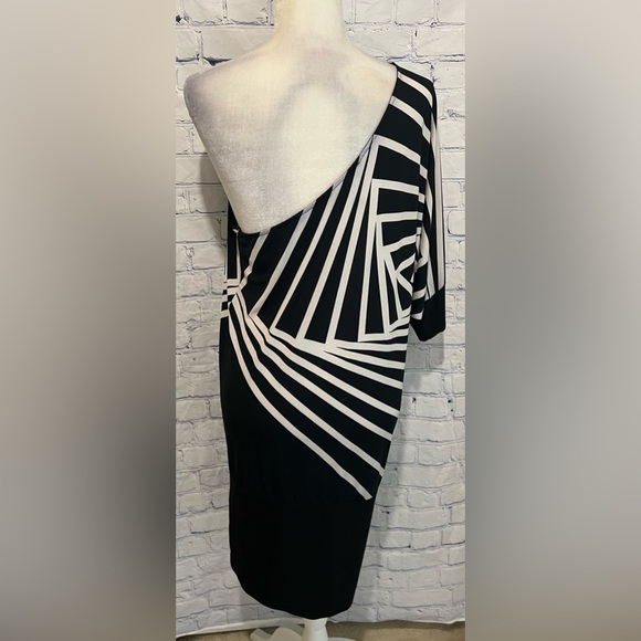 BCBG MaxAzria Black White Striped Dress One Shoulder Large - Picture 6 of 9